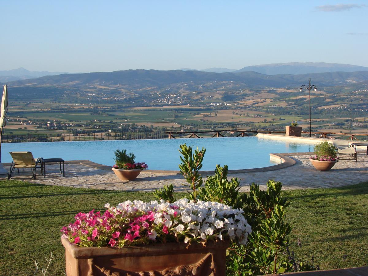La Palazzetta Del Vescovo Guest House Fratta Todina Eksteriør bilde